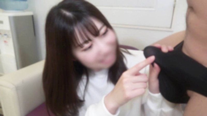 【豪華４発射！】色白長身美ボディ。オトコ日照りの営業事務のコに固いチンポを見せたら、エロすぎる反応に中出ししまくり！