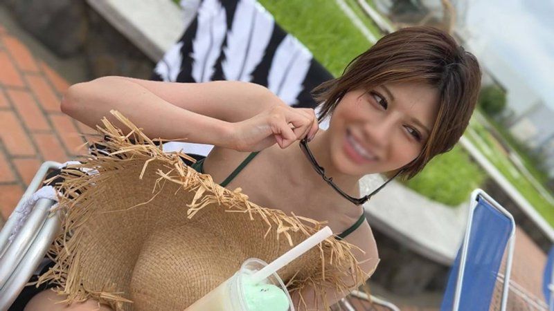 在泳池搭讪到的175公分模特儿身材巨乳辣妹（25岁）,被大叔的超持久鸡巴猛插到狂叫不断连续高潮