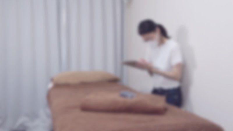 10/26迄半額！【無/半ナマ】背が高く、少し地味めで真面目そうなOLさんが、休日に来店してくれました。初めてのオイルマッサージ体験のようです。