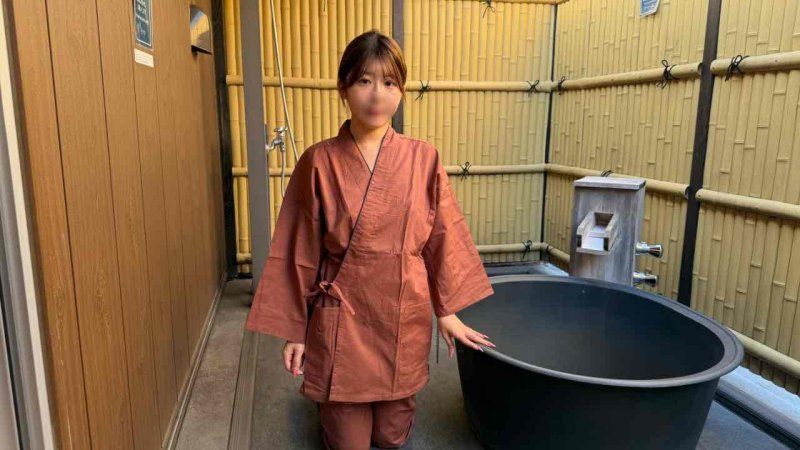 【無】旅館の仲居さん。色白スレンダーの清楚系美人。客を誘惑してくるスタイル抜群の淫乱女。【海外版】特典付