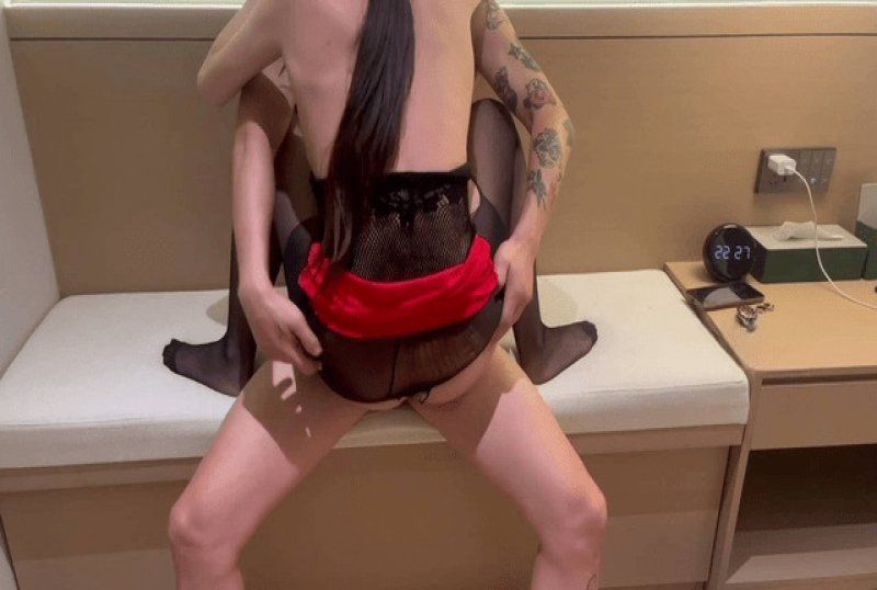 杏吧传媒 豹纹吊带黑丝露脸母狗调教后入